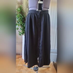 Black midi skirt w/ front buttons